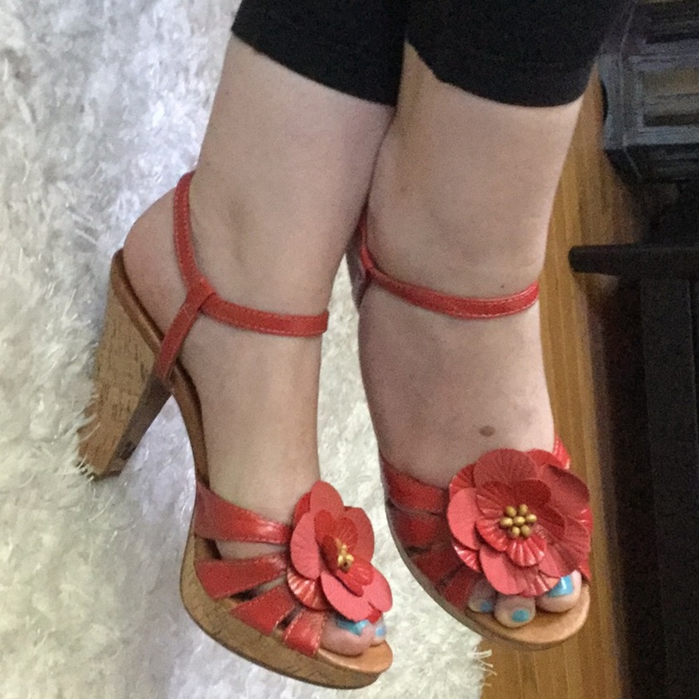 NWOT Naya Platform Heeled Sandal